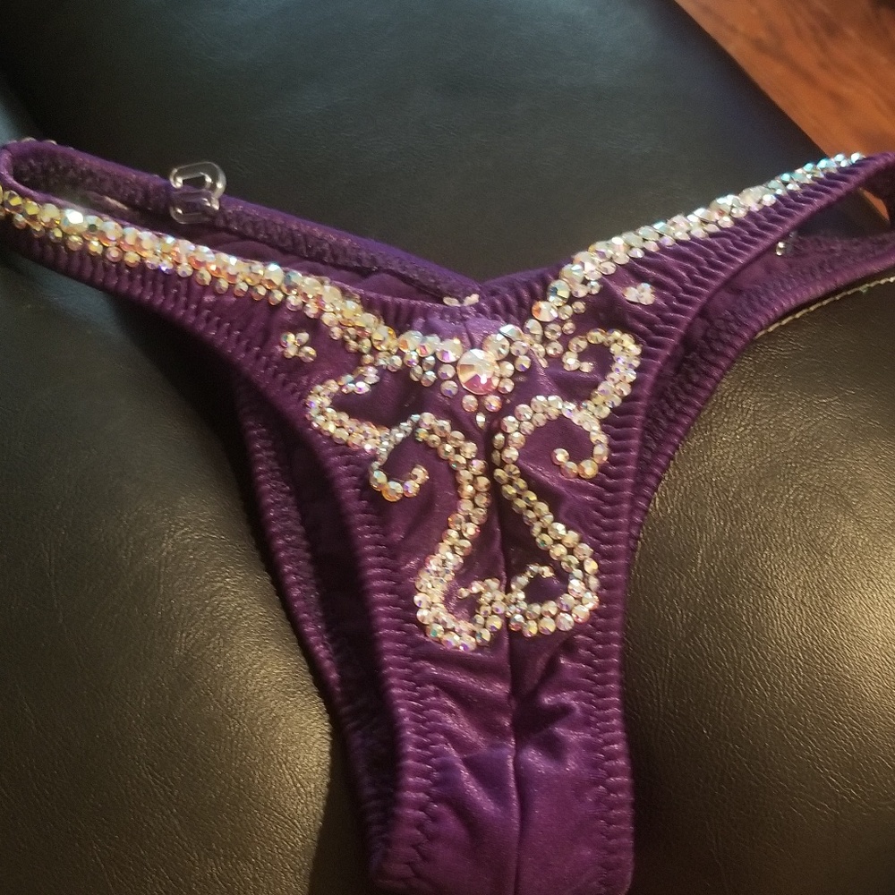 Figure suit - Picture 2 of 3